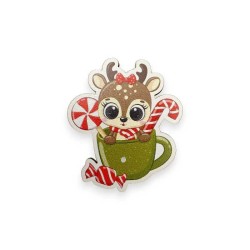 Ξύλινη εκτυπωμένη φιγούρα ταρανδάκι σε φλυτζάνι με ζαχαρωτά