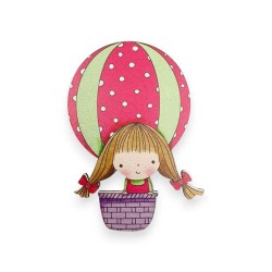 Ξύλινη εκτυπωμένη φιγούρα κοριτσάκι σε αερόστατο Ξύλινη εκτυπωμένη φιγούρα κοριτσάκι σε αερόστατο