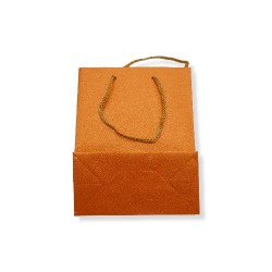 Χάρτινο πορτοκαλί τσαντάκι δώρου με κορδόνι 12x6x15 cm. Χάρτινο πορτοκαλί τσαντάκι δώρου με κορδόνι 12x6x15 cm.